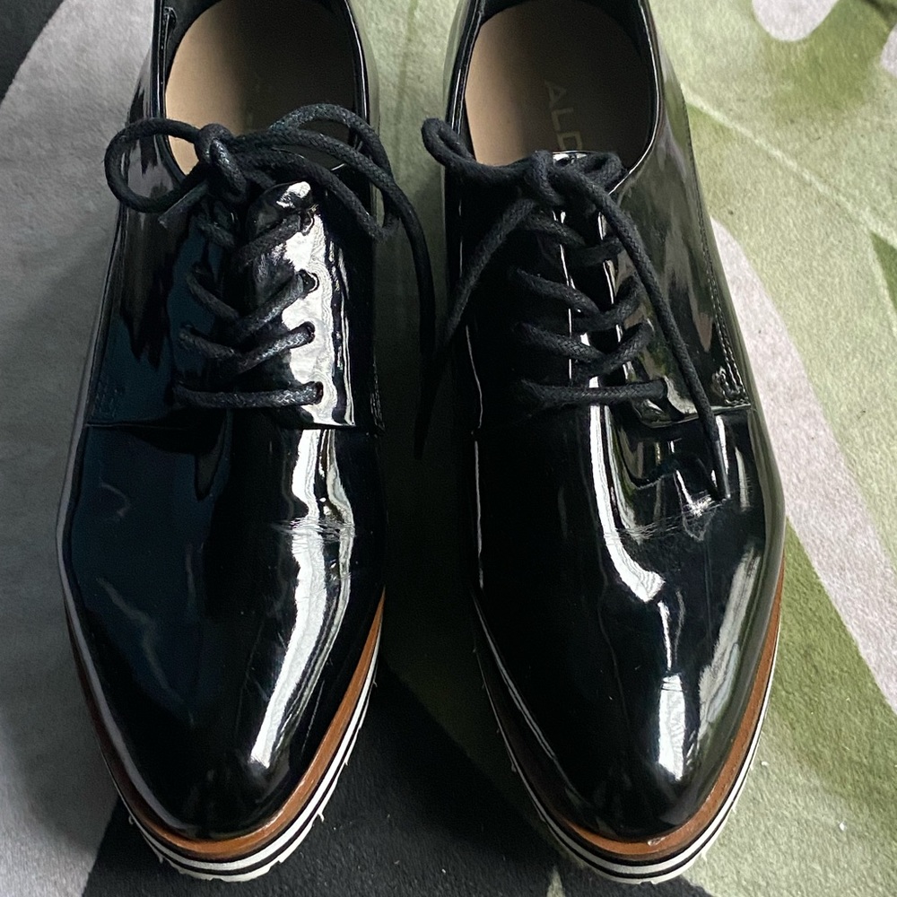 Aldo Patent leather wedge hill shoes